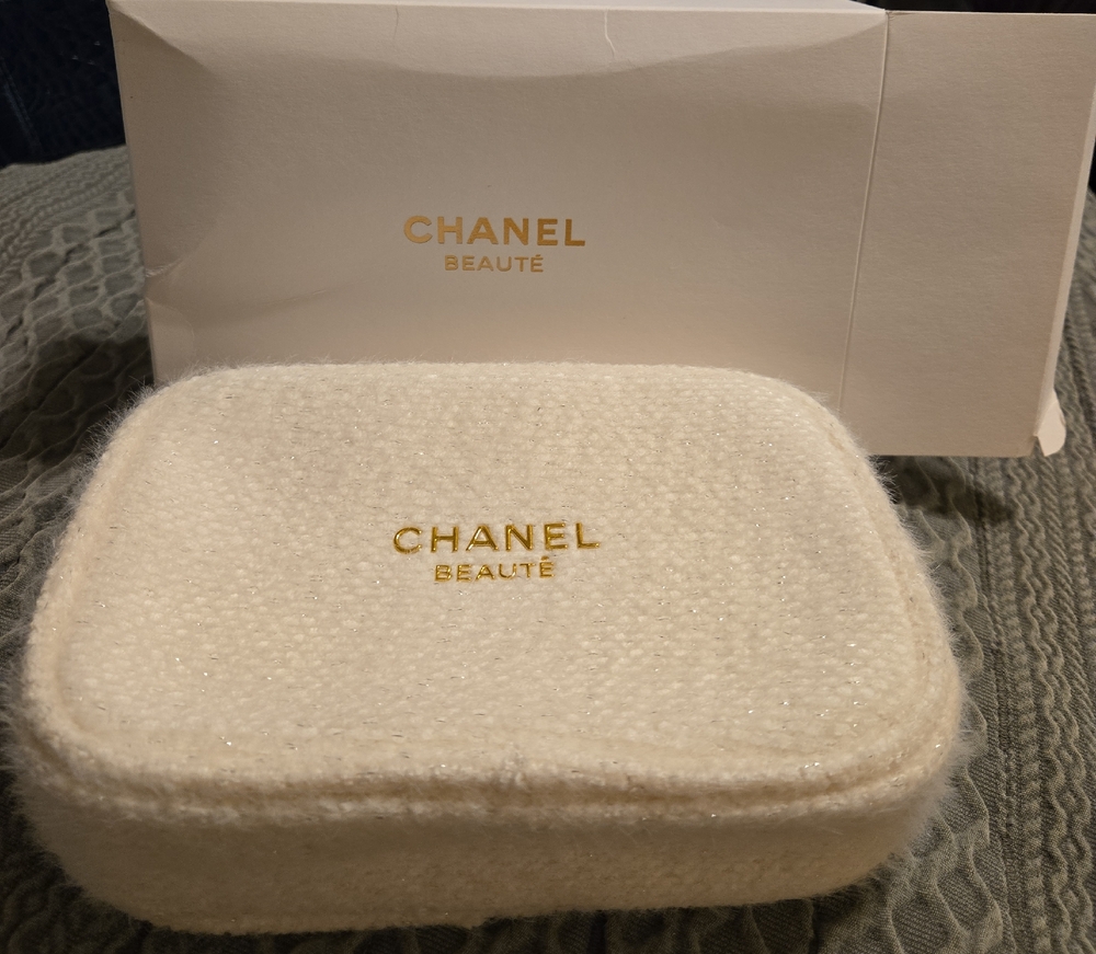 Chanel Beauté Cream Pouch with Gold Accents